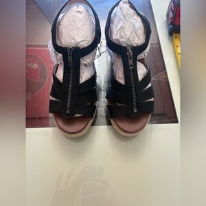 New Gladiator Black Wedge Sandals • Zip Front Straps • Women’s US 6